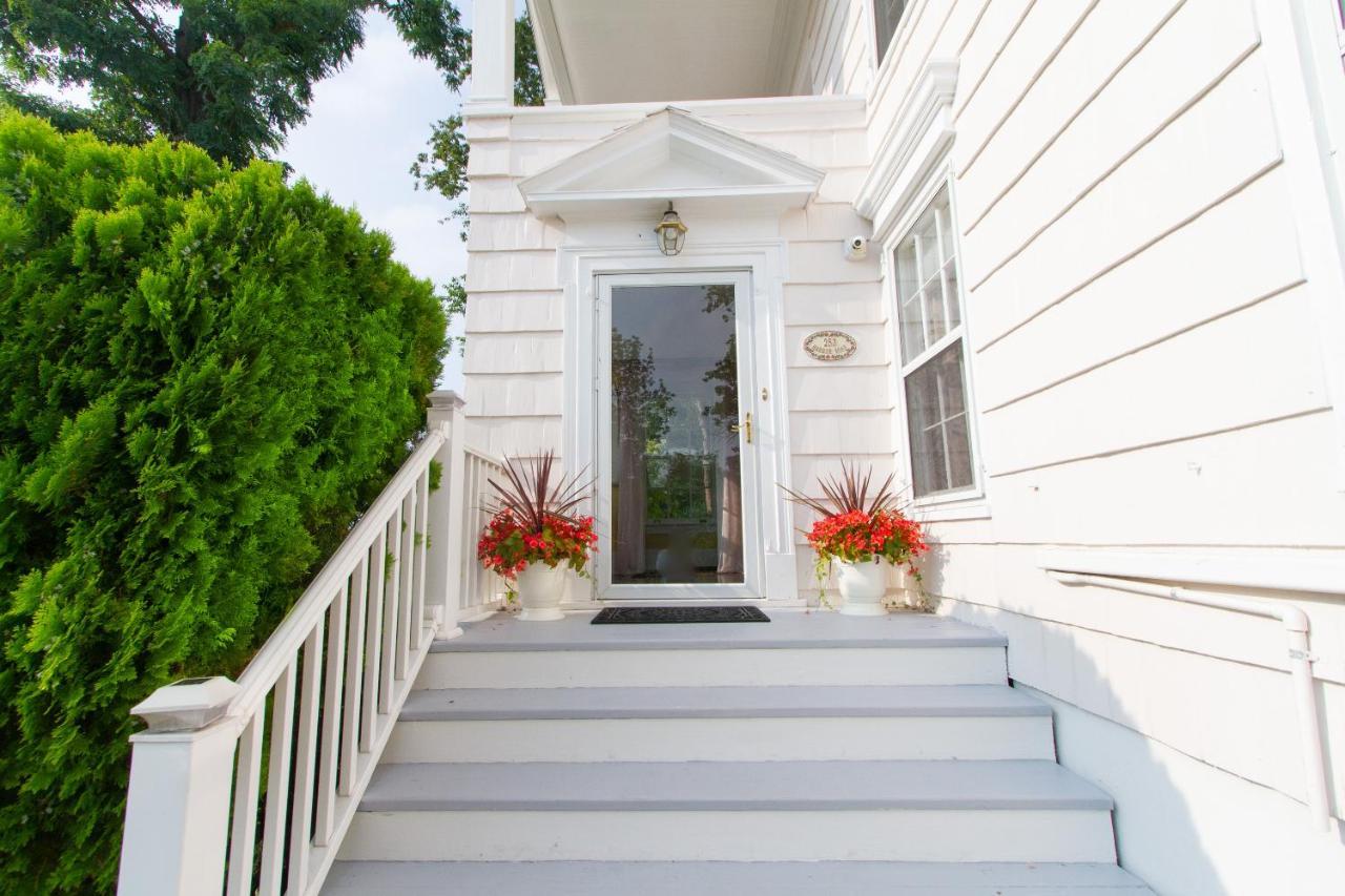 The Harbor Rose Bed & Breakfast Cold Spring Harbor Exterior photo